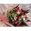 東京都国分寺市フラワーショップ花咲の花　赤とピンクの華やかブーケ